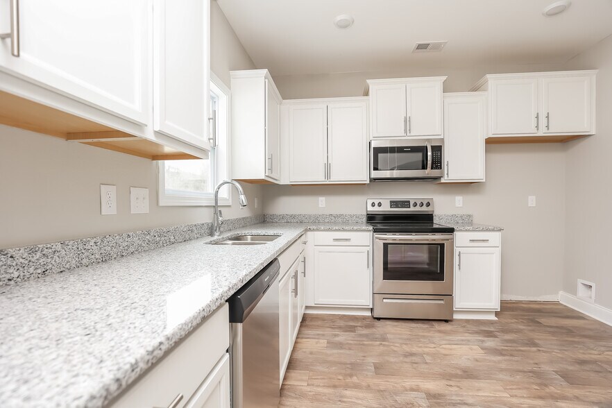 Building Photo - 1192 Black Oak Cir