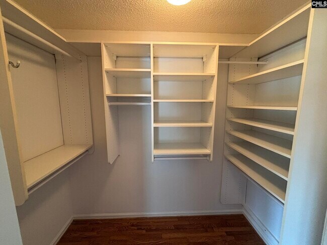 Building Photo - 221 Timberlake Dr