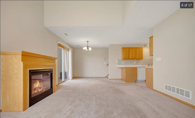 Building Photo - 601 Meadow Ln