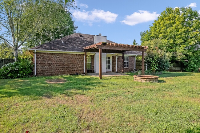 Building Photo - 103 Winding Trail
