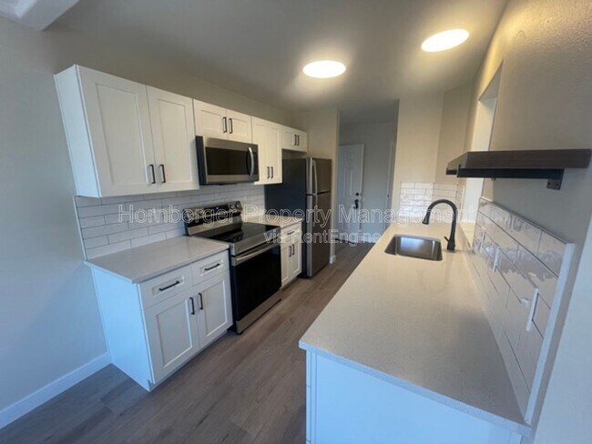 Building Photo - 1924 N Crestline St