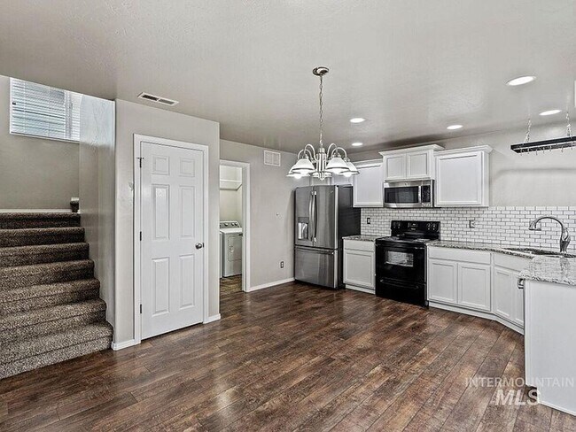 Building Photo - Immaculate/Charming Home in NW Meridian