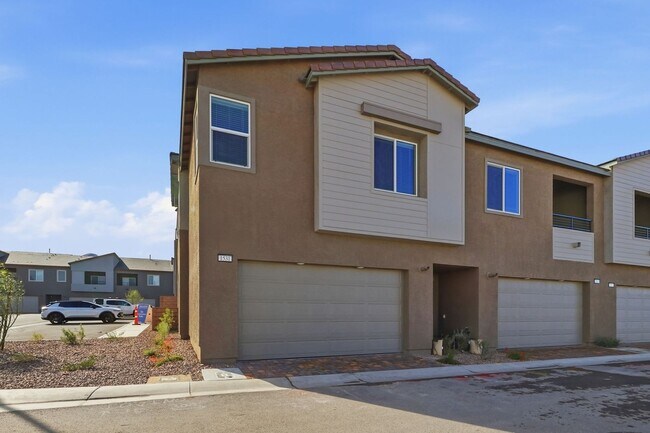 Building Photo - 1531 Layla Crossing Ave