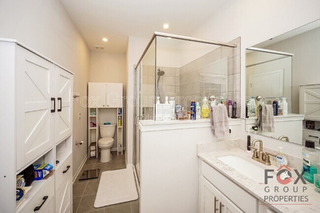 Building Photo - 7125 Brookview Ln