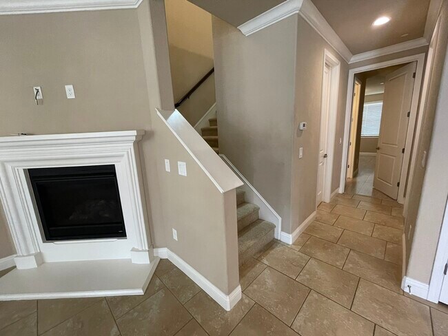 Building Photo - 691 Addison Ln