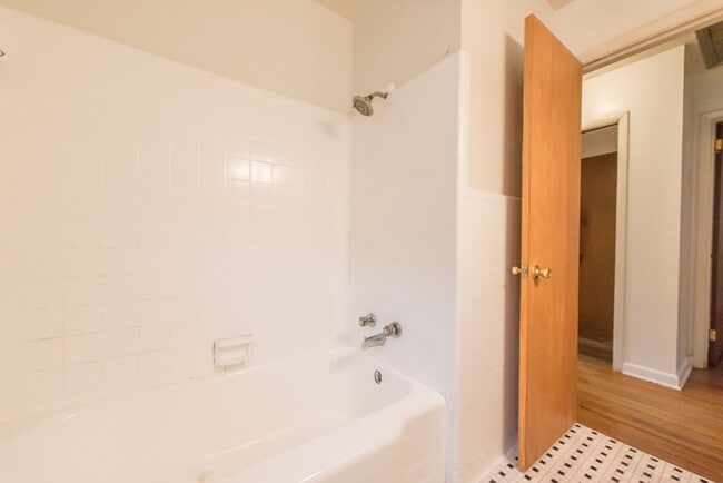 Building Photo - 2 Bedroom 1 Bathroom Home With Carport.