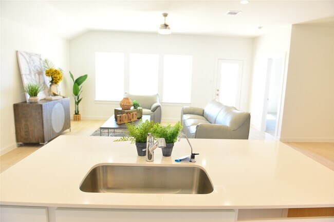 Building Photo - 31719 Carlisle Cv Ct