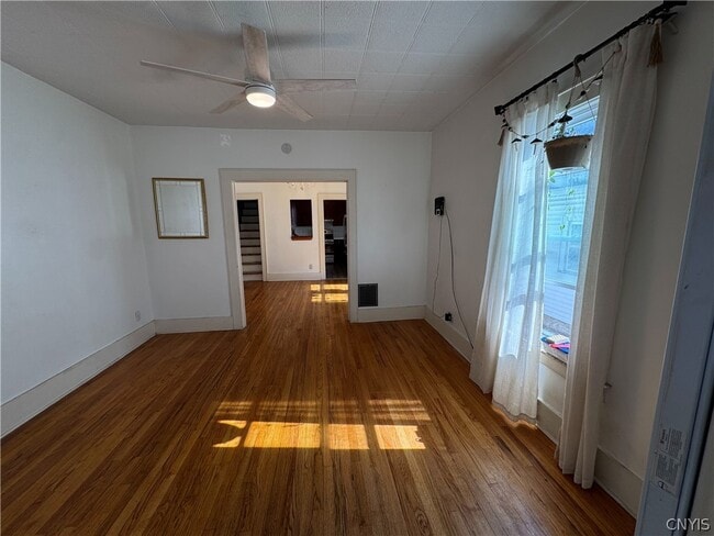 Building Photo - 220 Delhi St