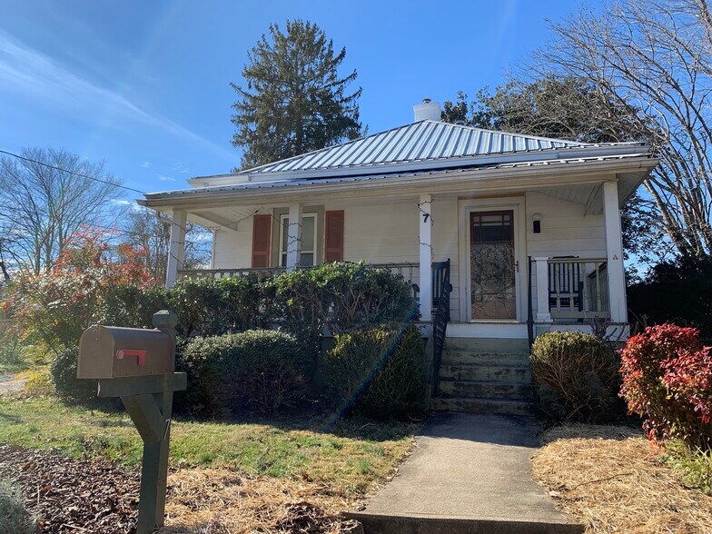 Building Photo - 7 Galax Ave