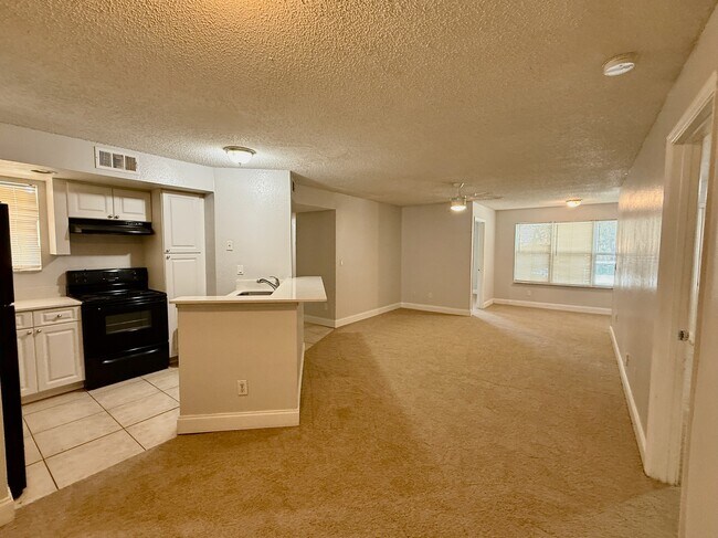 Building Photo - 4512 Commander Dr