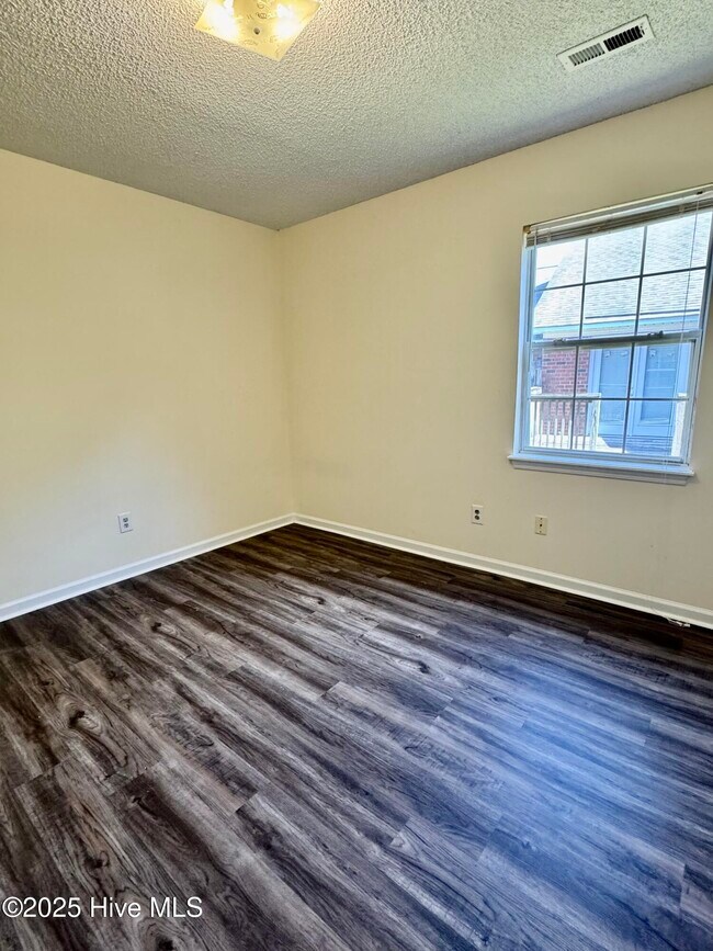 Building Photo - 1303 Angels End