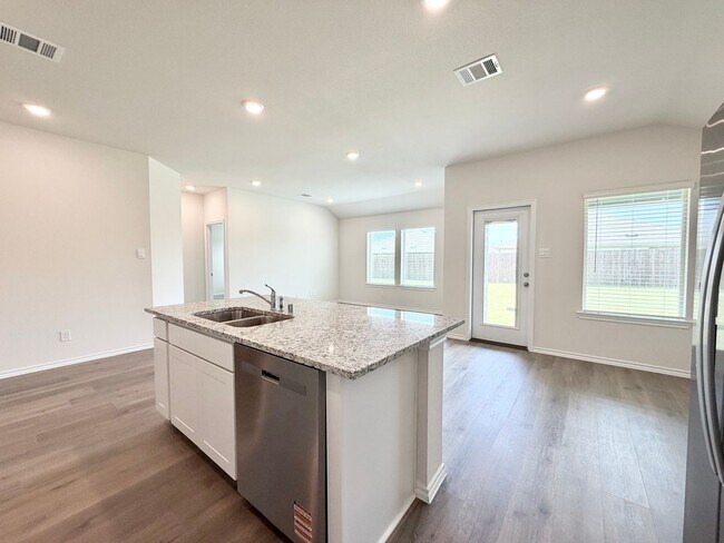 Building Photo - 1116 Riverbrook Ln