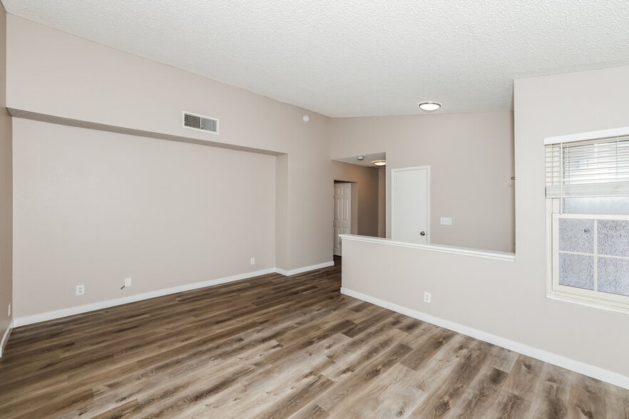 Building Photo - 601 Freeburg Pl