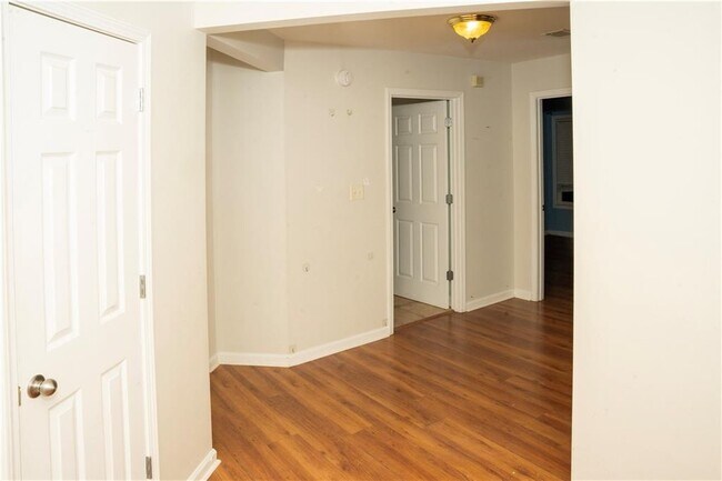 Building Photo - 2581 Southhaven Ln