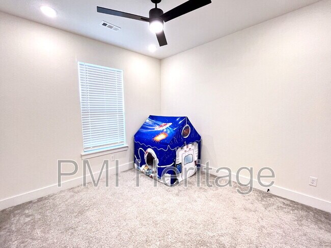 Building Photo - 2061 Larry Ln