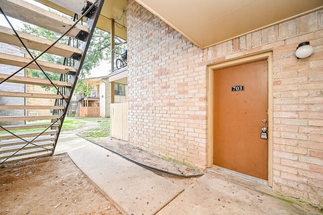 Building Photo - 16303 Lyons School Rd