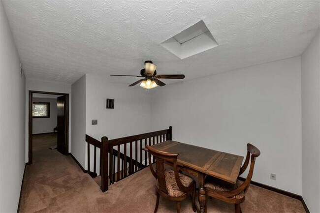Building Photo - 3215 Redona Dr