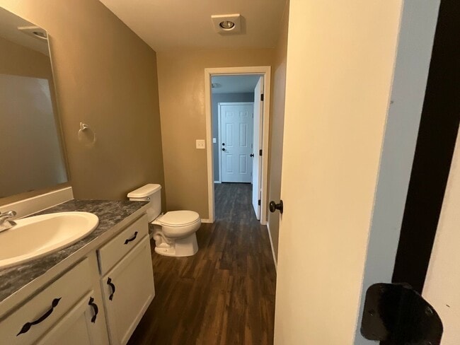 Building Photo - 5 Bedroom Home on 5 Acres!