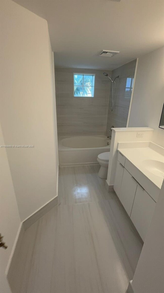 Building Photo - 17100 N Bay Rd