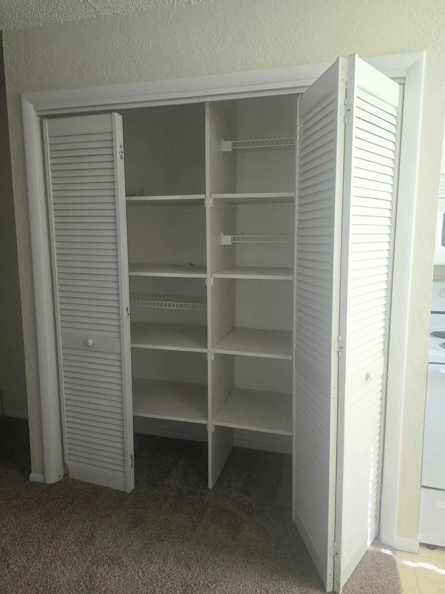 Building Photo - 3150 Lakeside Dr