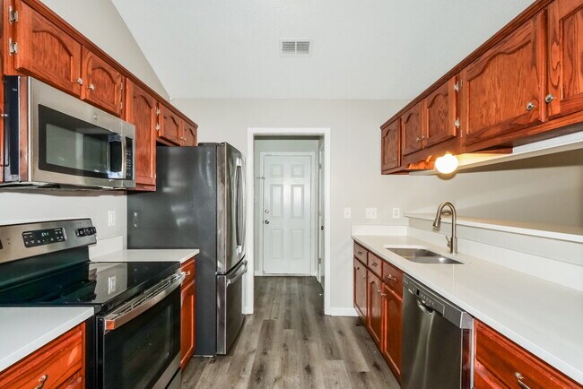 Building Photo - 1801 Cherry Creek Dr