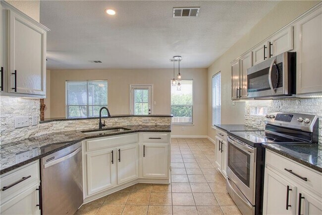 Building Photo - 1107 Middle Brook Dr