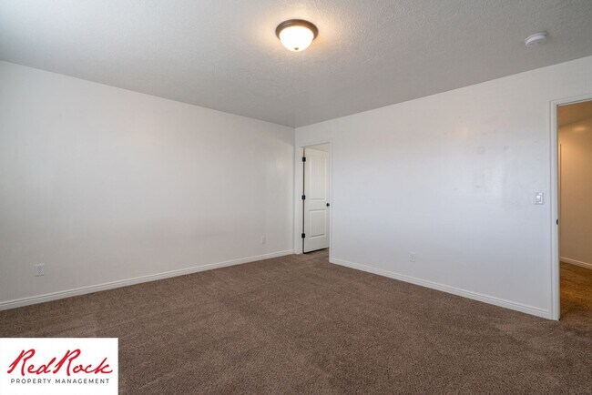 Building Photo - 2801 E 450 N