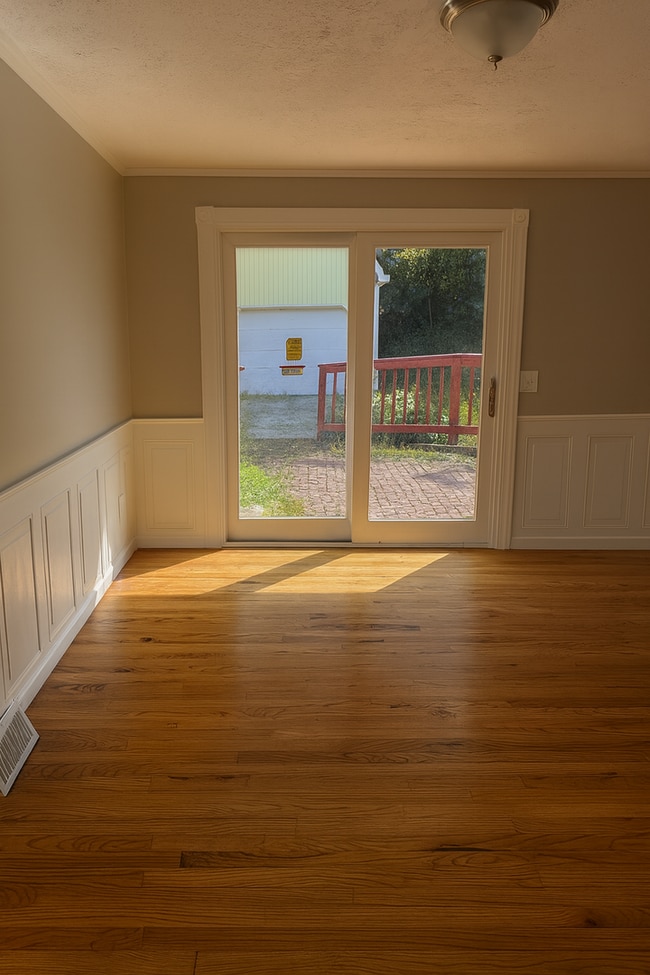 Building Photo - Newly Renovated 4BR/2BA Home – Cleveland, OH 44111