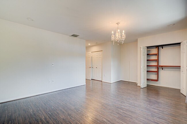 Building Photo - TWO WEEKS FREE! GORGEOUS townhouse updated...