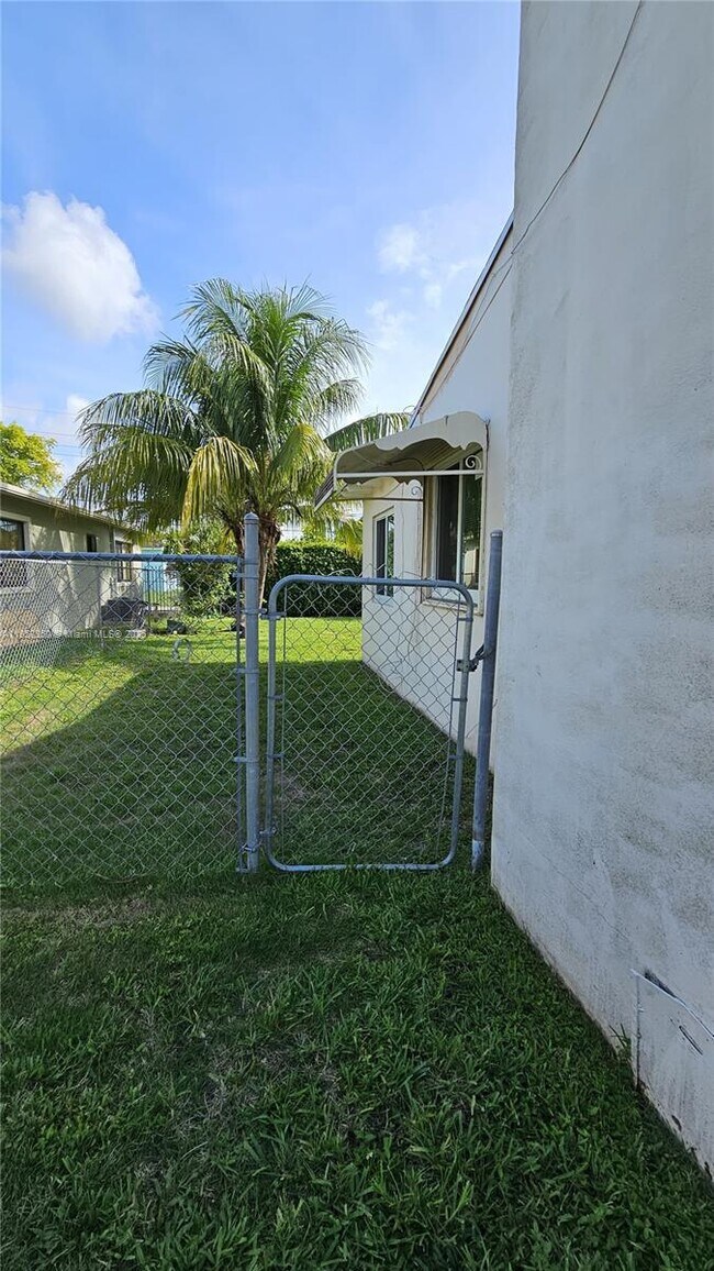Building Photo - 1701 Shenandoah St