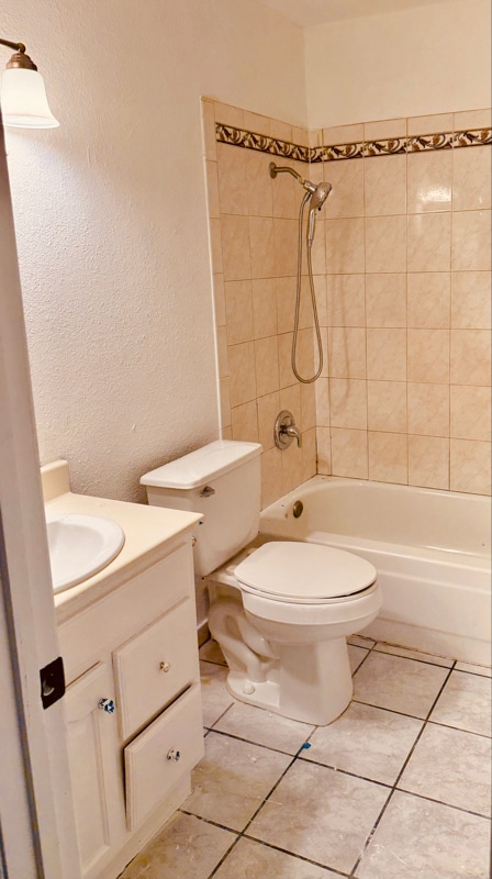 Building Photo - 1215 Coach Ln