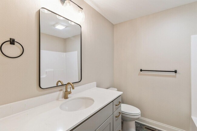 Building Photo - 2103 Lacey Dr