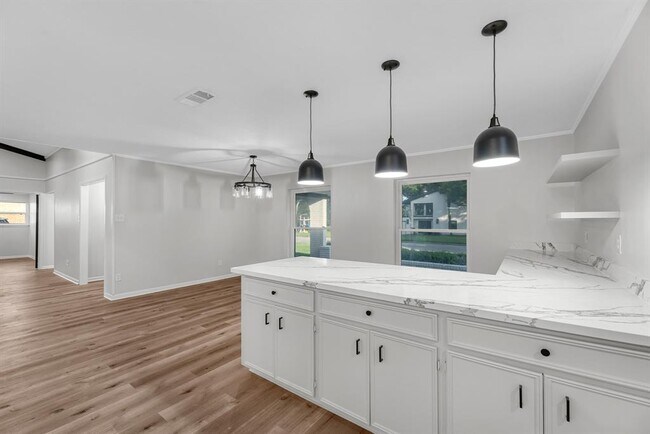 Building Photo - 213 Westview Dr