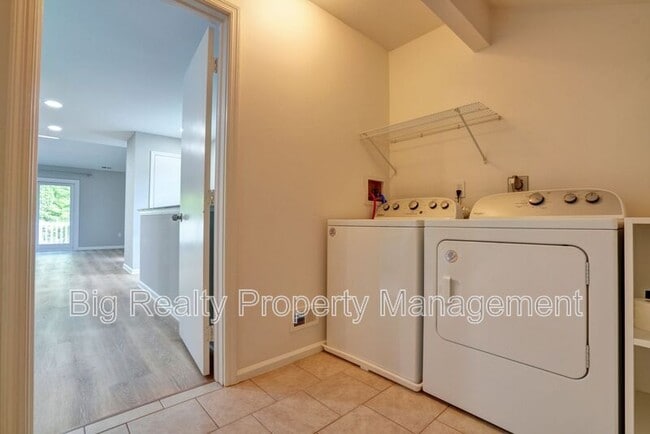 Building Photo - 1732 Rosewood Ct