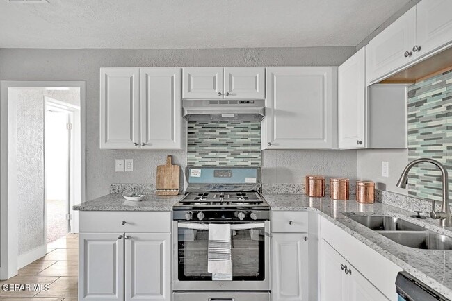 Building Photo - 5205 Yandell Dr