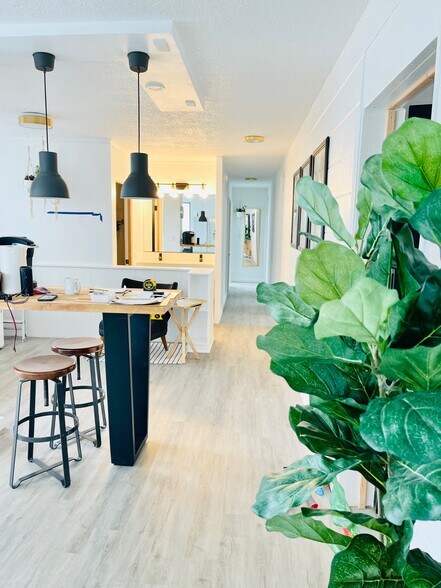 dining area - 2864 Waialae Ave