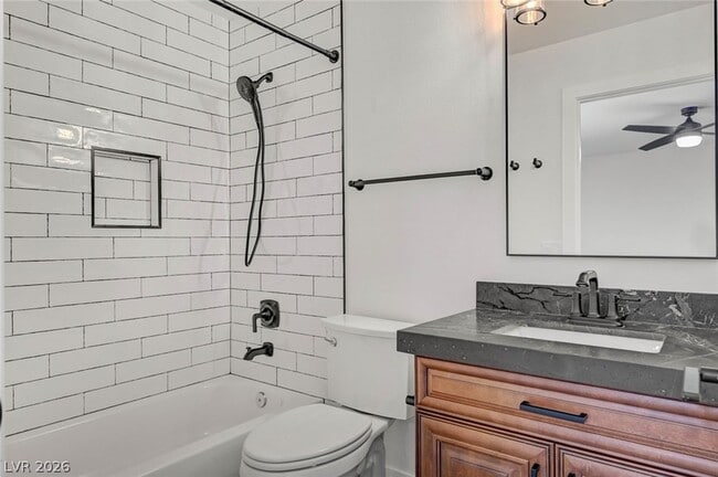 Building Photo - 10544 Allthorn Ave