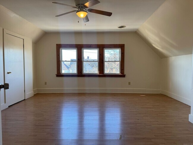 Building Photo - 461 Howard Ave