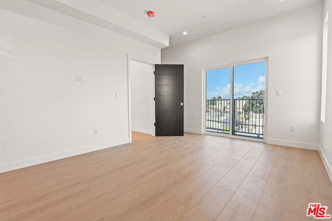 Building Photo - 2133 S Longwood Ave