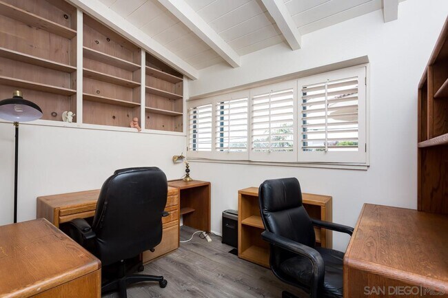 Building Photo - 1145 La Jolla Rancho Rd