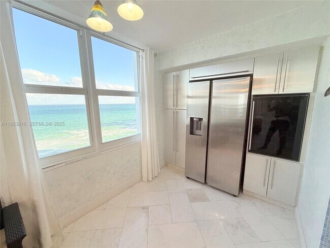 Building Photo - 2751 S Ocean Dr