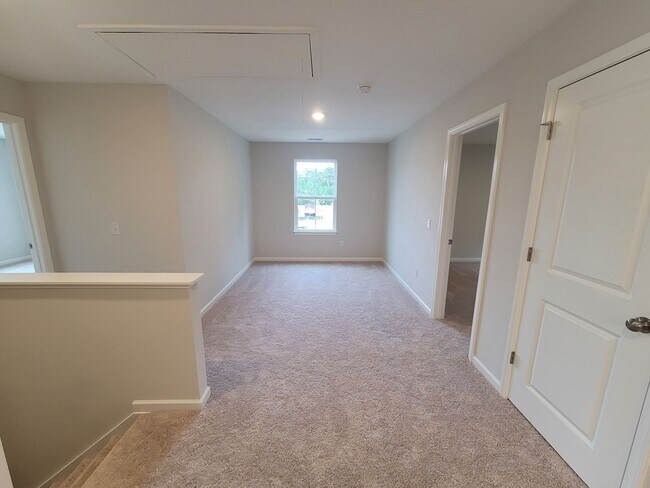 Building Photo - Welcome to our townhouse in the beautiful location of Leland, NC.