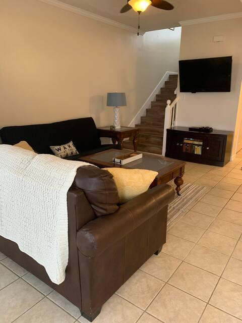 Building Photo - 124 Lake Ridge Dr