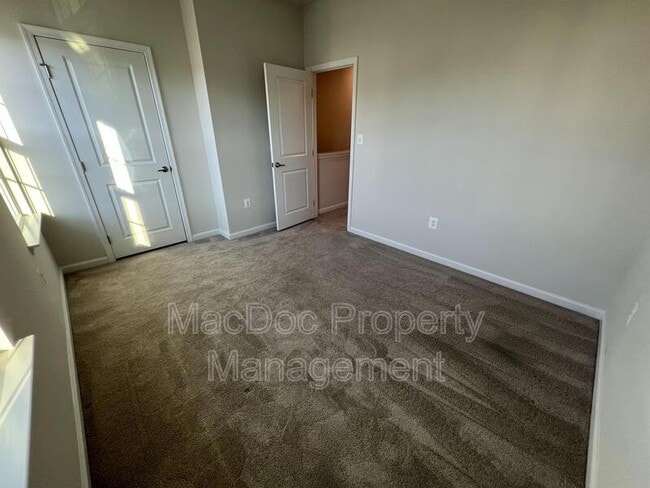 Building Photo - 505 Rolling Valley Dr