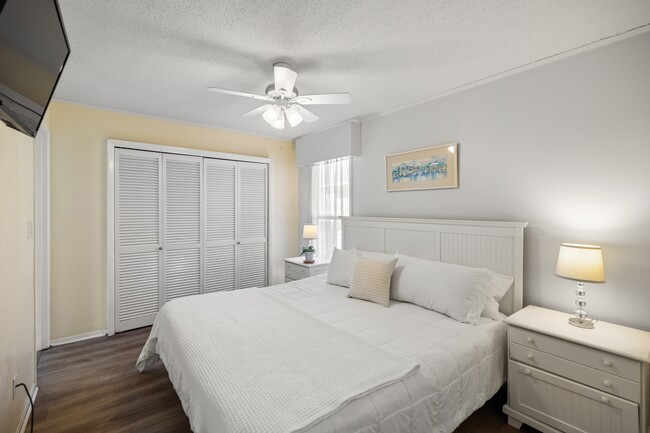 Building Photo - 775 Gulf Shore Dr