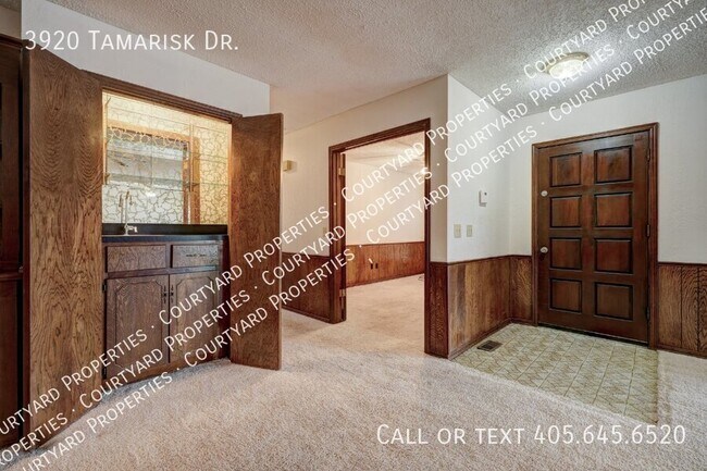 Building Photo - 3920 Tamarisk Dr