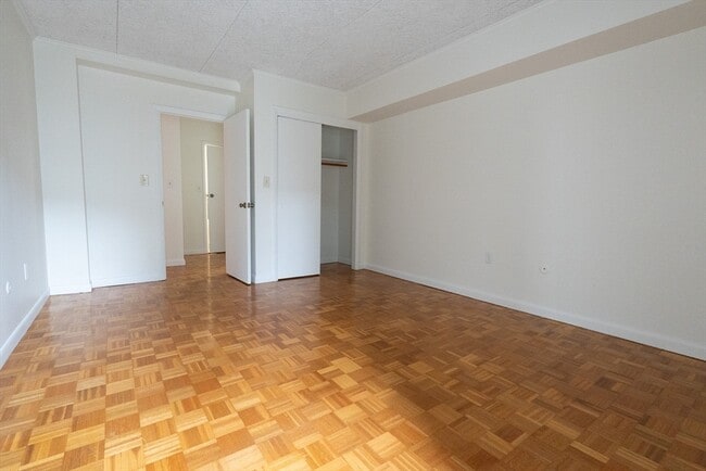 Building Photo - 44 Broadlawn Park