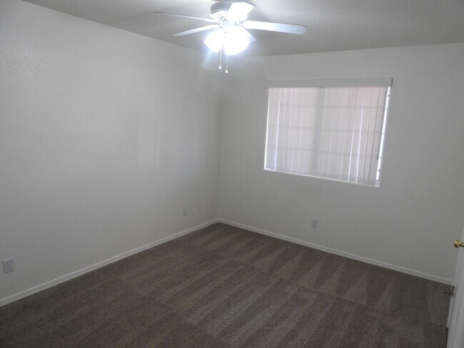 Building Photo - K-1022