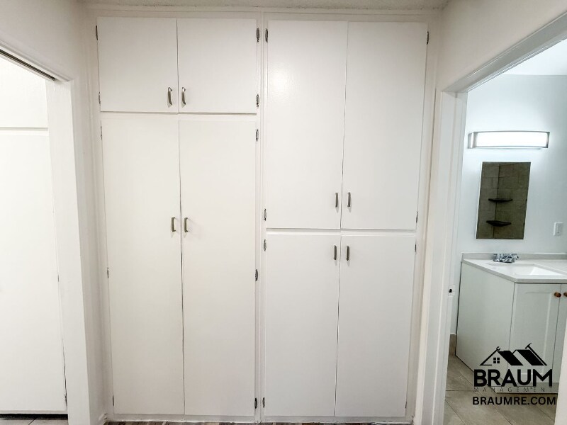 Building Photo - 5131 Buffalo Ave