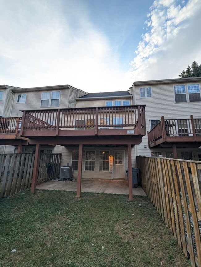 Building Photo - Beautifully maintained townhouse in Whittier Community available mid-May!